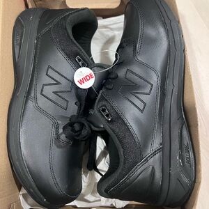 Men’s New Balance Black Sneakers Durable Lace-Up Design